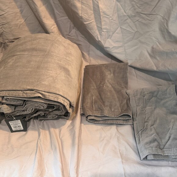 NWT Full/Queen - Gray Velvet Duvet cover and sham set Threshold - Picture 4 of 5